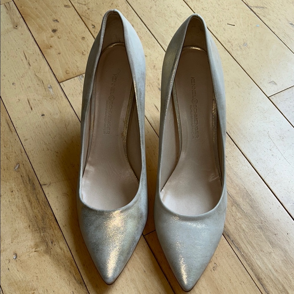 Kennel & Schmenger Gold Pointed-Toe Heels - size 8 - new